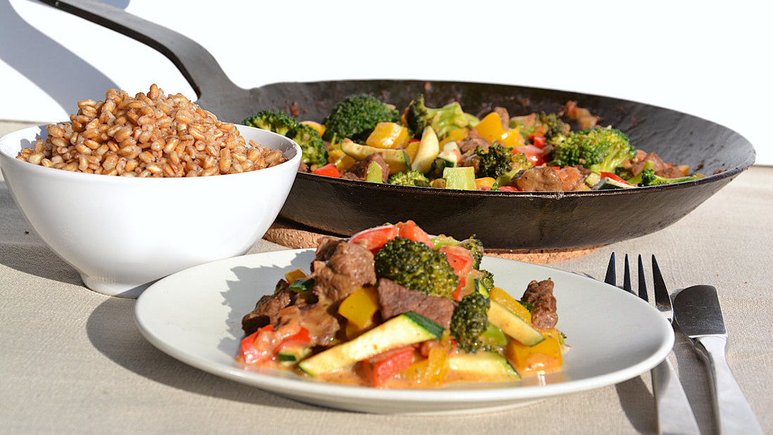 Kräftiges Ragout mit saisonalem Gemüse auf Dinkelino