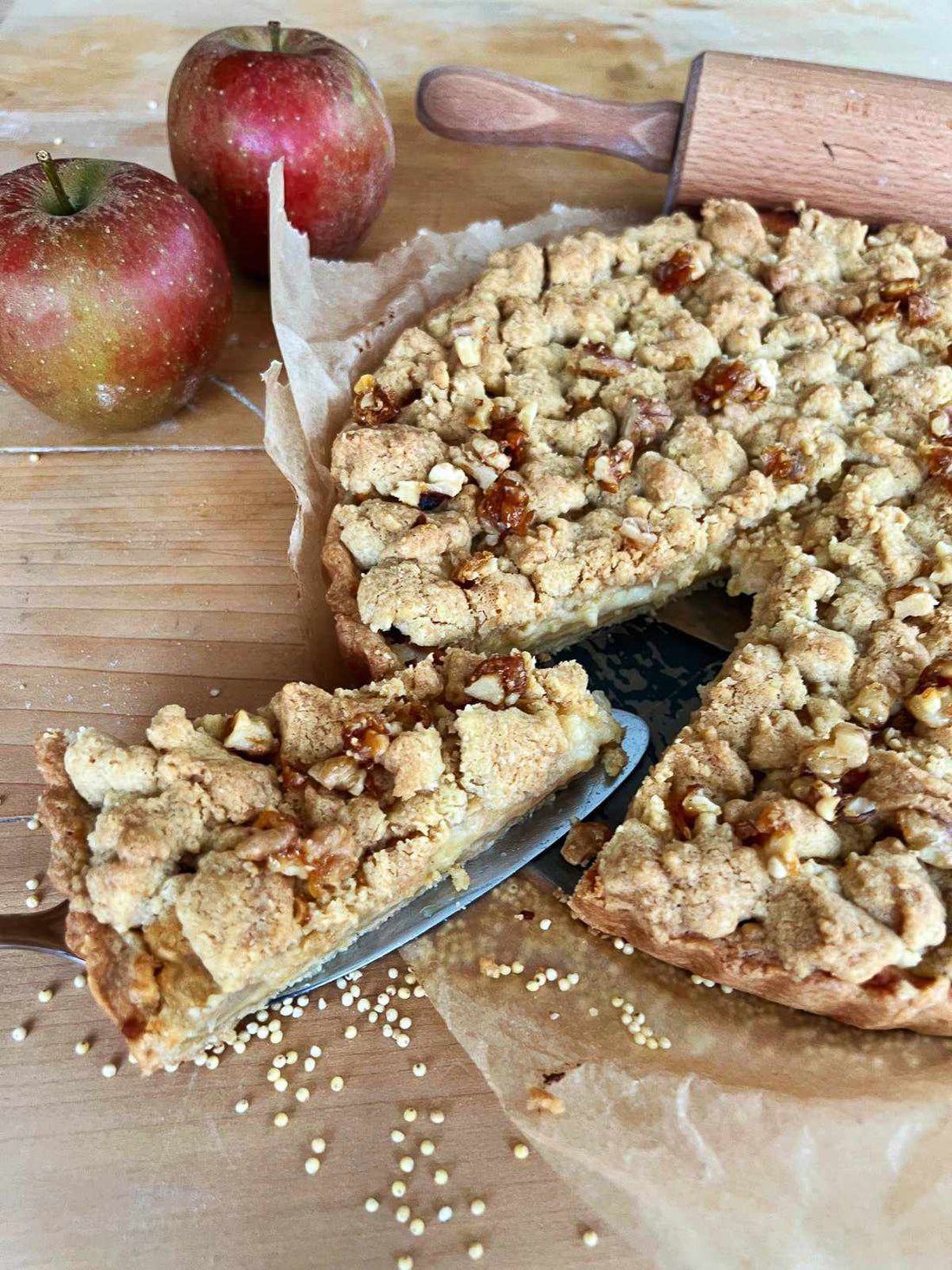 Hirse-Quarkkuchen mit Äpfeln & Streuseln